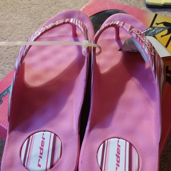 RIDER Shoes - RIDER PINK SANDALS   BRAND NEW SIZE 9